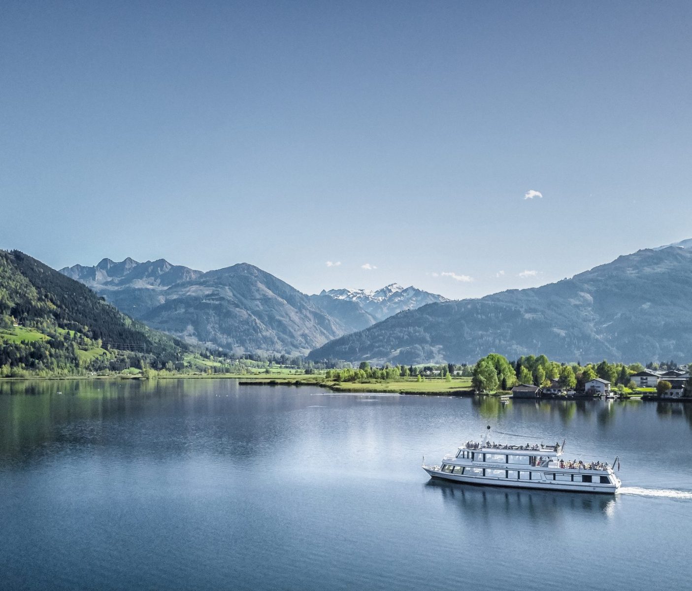 <p><em>Willkommen</em> in<br />Zell am See</p>