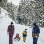 Rodelspass_in_ZellamSee Two adults and two children walking along a snow-covered path.