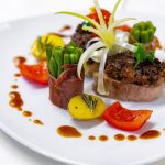 Latini_Essen_1 A plate with a dish on it.