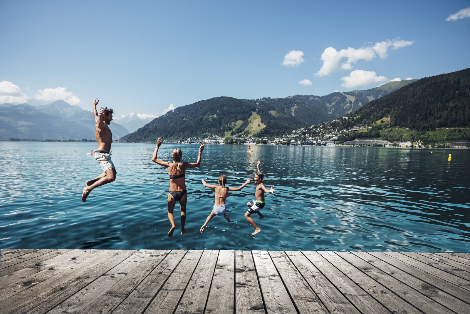 <p><em>Willkommen</em><br />zum Familienurlaub</p>
