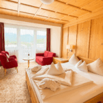 Doppelzimmer Superior Enzian_Teppich braun_Latini1